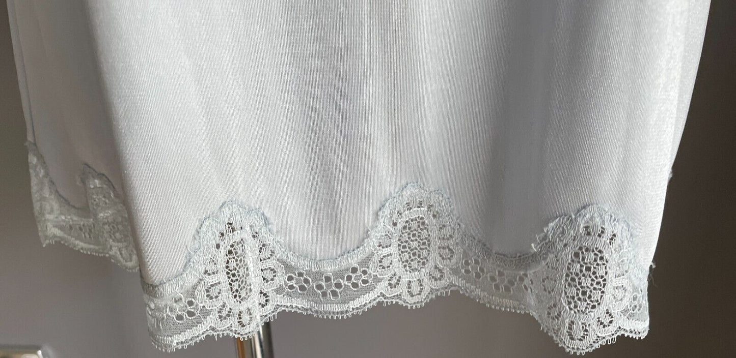 WARNERS Half Slip Light Blue 1/2 Petticoat Elastic Waist Lace Trim Hem Size 12
