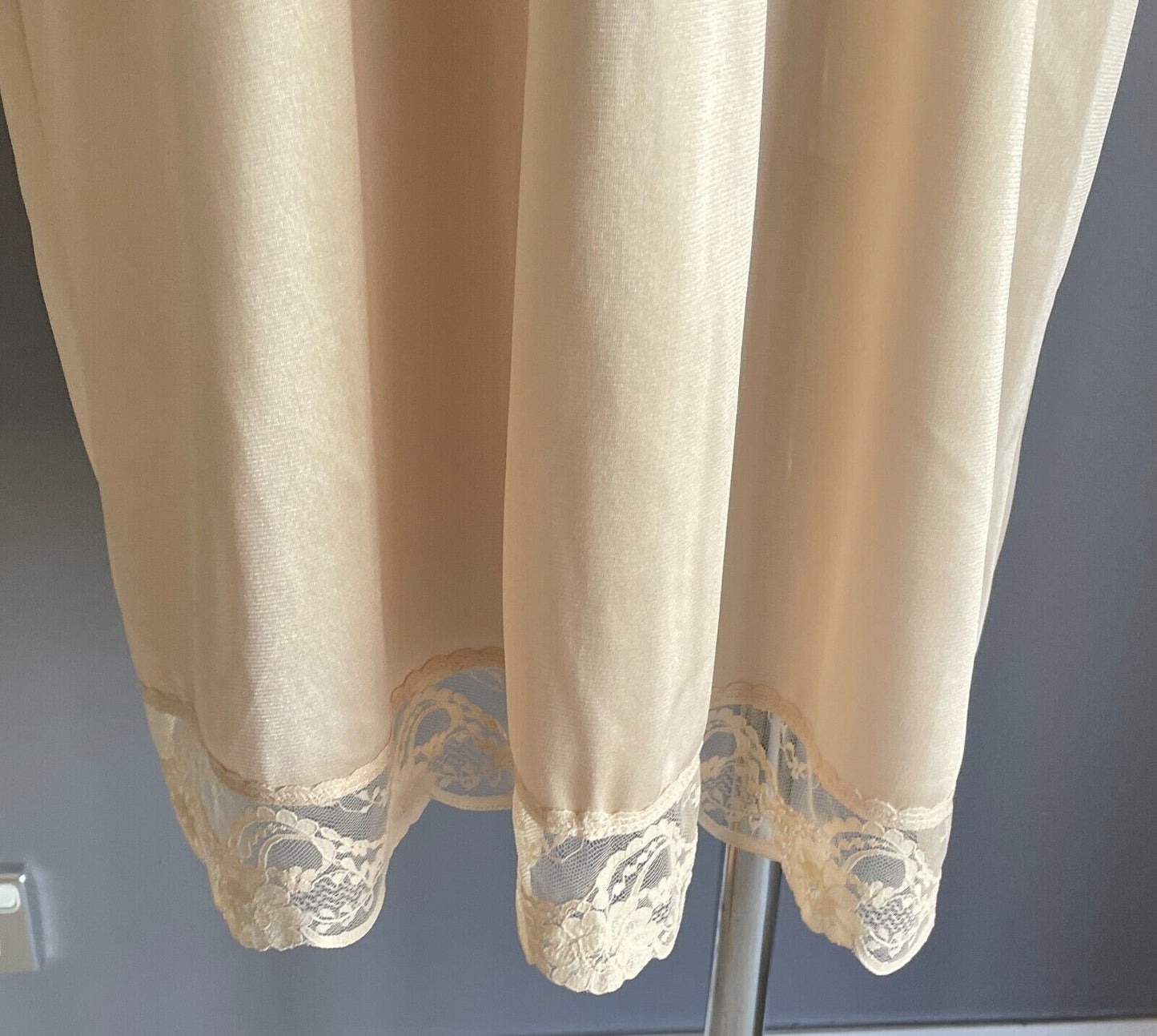 KAYSER Petticoat Nylon Full Slip Beige Lace Trim Anti Stat Ladies Sze 16 Vintage