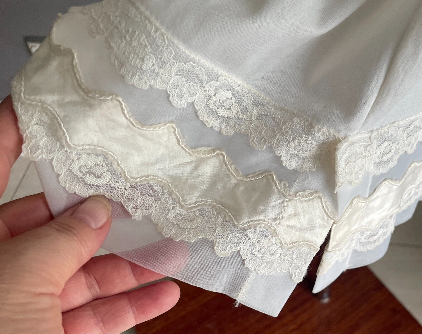 HANRO Petticoat Nylon White Lace Trim Full Slip Ladies Size 42 AU 14 Vintage