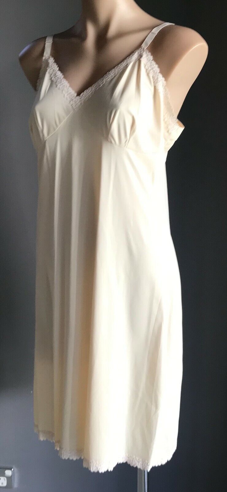 JANTEX Petticoat Beige Lace Trim Full Slip Ladies Size 16 Australia NEW Vintage