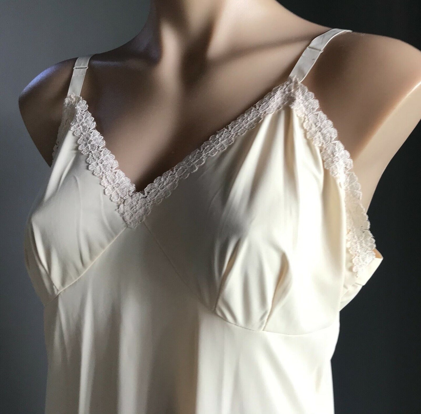 JANTEX Petticoat Beige Lace Trim Full Slip Ladies Size 16 Australia NEW Vintage