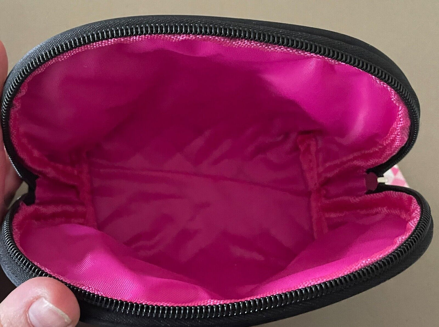Makeup Bag BEAUTY WORX Wet Pack Black Quilted Zip Closure Easy Care Nylon NEW