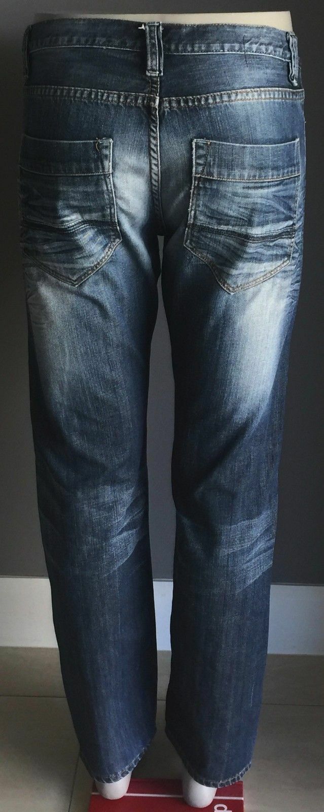 Mens CONNOR Blue Jeans Distressed Faded Denim Straight Leg Casual Size 34W 32L