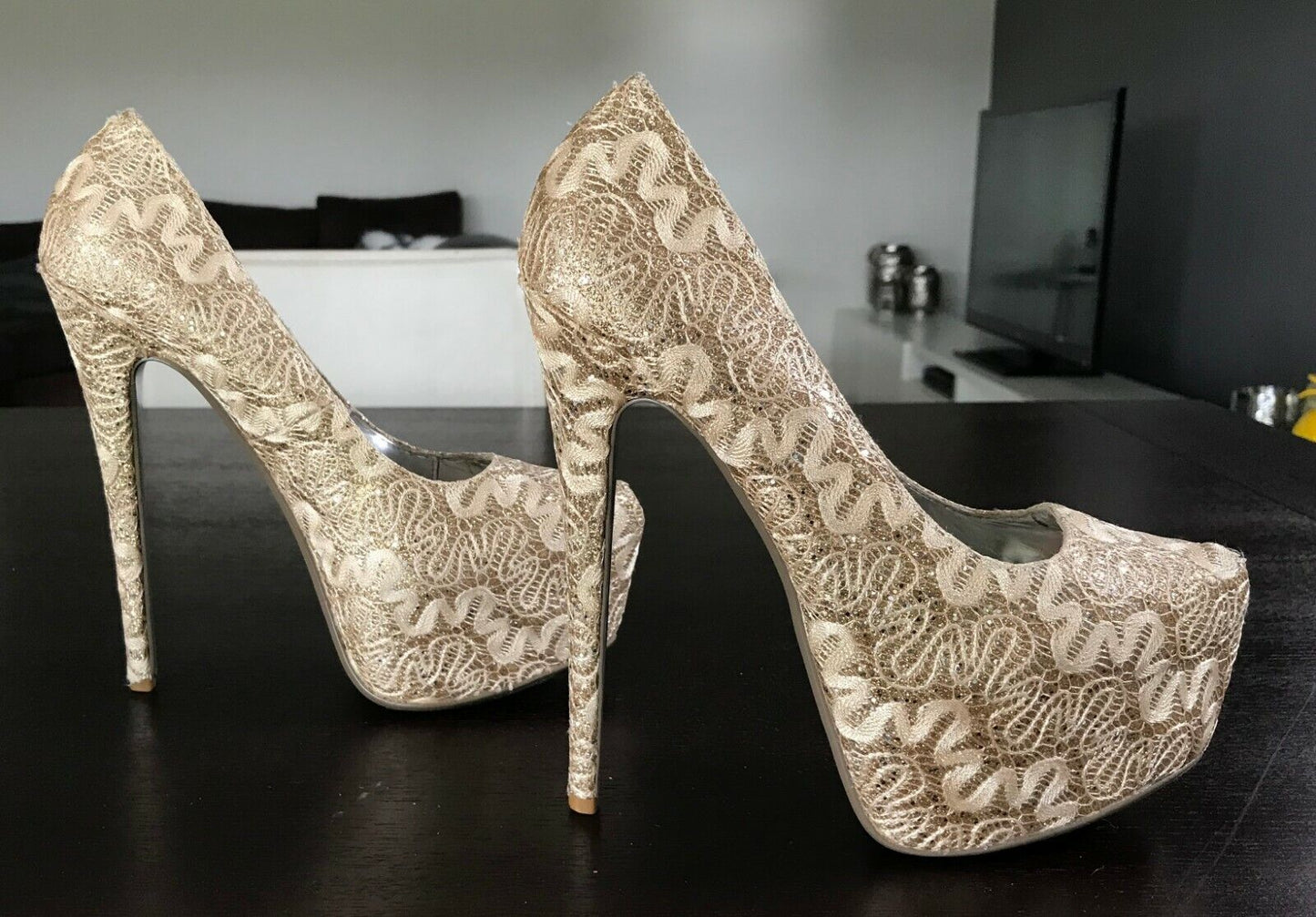 ZU "Sunrise" Stiletto Shoes Glitter Gold Fabric Platform High Heel Size 7 NEW