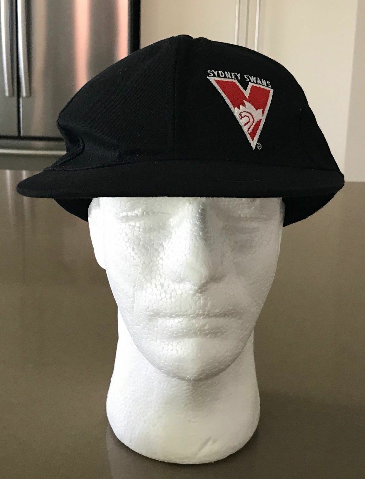 Fan Cap SYDNEY SWANS AFL Black Red & White Official Snapback Mens Slapback