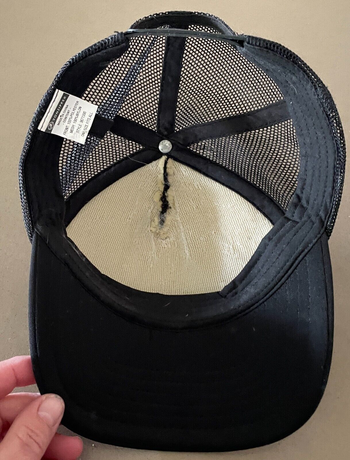 VONZIPPER Black Snapback Cap Colour Print at Crown Mesh Back Adjustable One Size