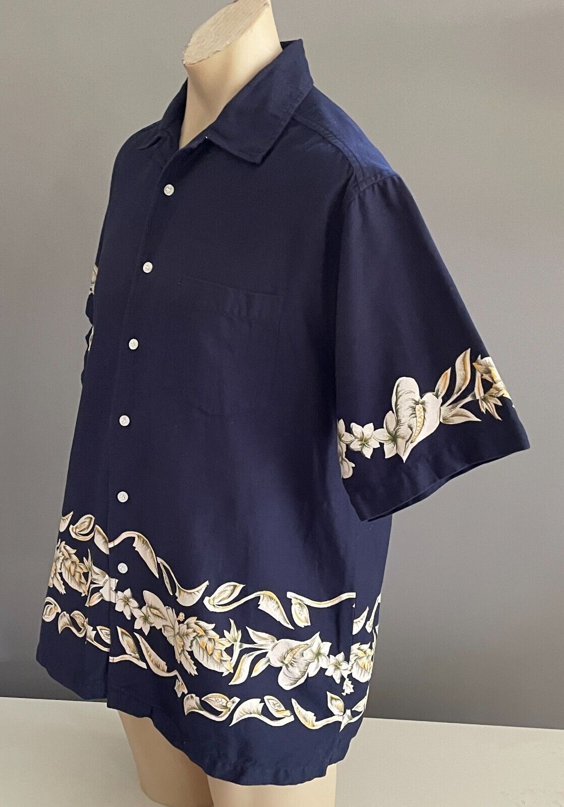 Mens ROAR Hawaiian Shirt Short Sleeve Navy & Tropical Floral Size L Cotton 120cm
