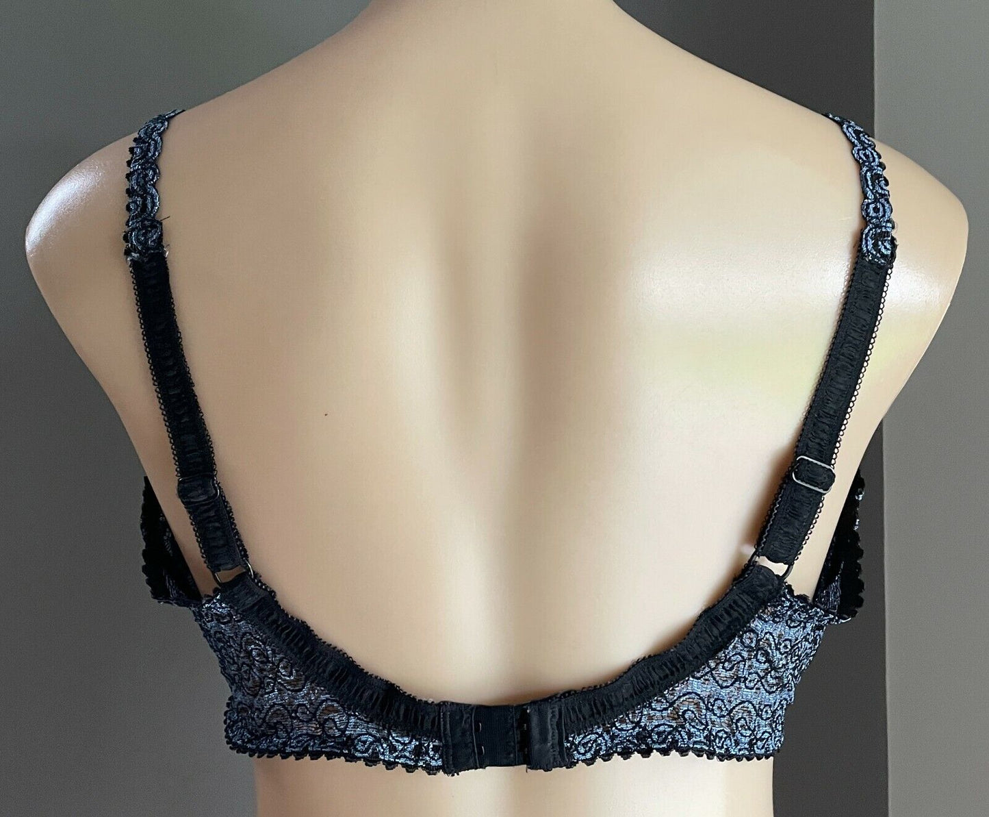 INTIMO Bra 38D Underwire Blue & Black Lace Bra Adjustable Straps Ladies 38 D 16D