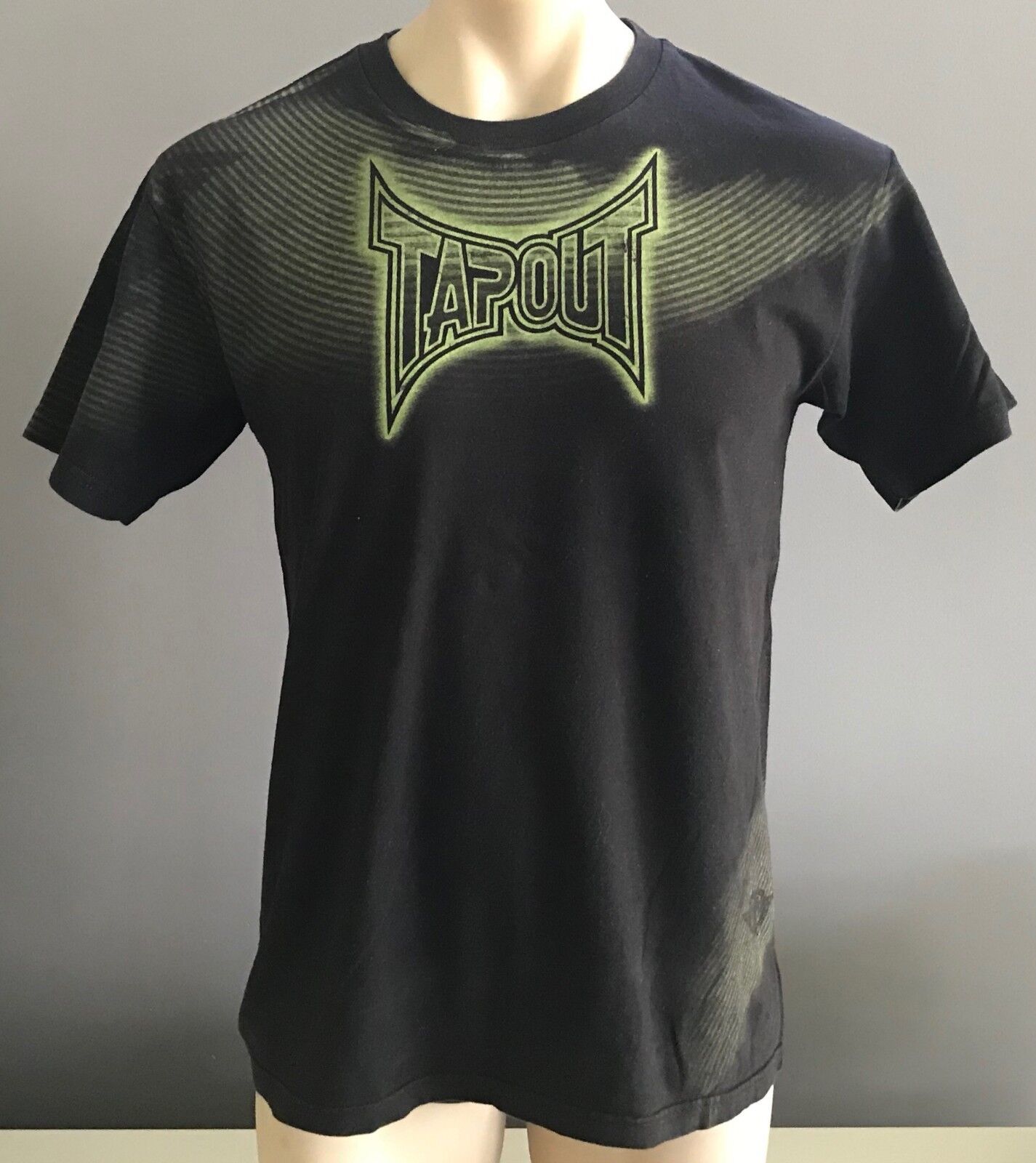 Mens T-Shirt TAPOUT Black Green Logo Graphics Tee Size M Crew Neck MMA Fans