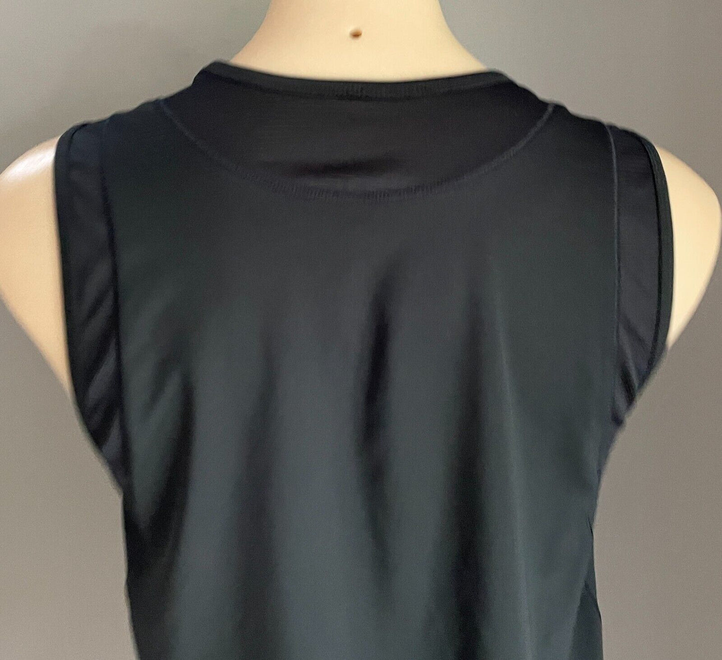UNDER ARMOUR Tank Top Black Size 10 - 12 Running Gym Activewear Sleeveless NEW