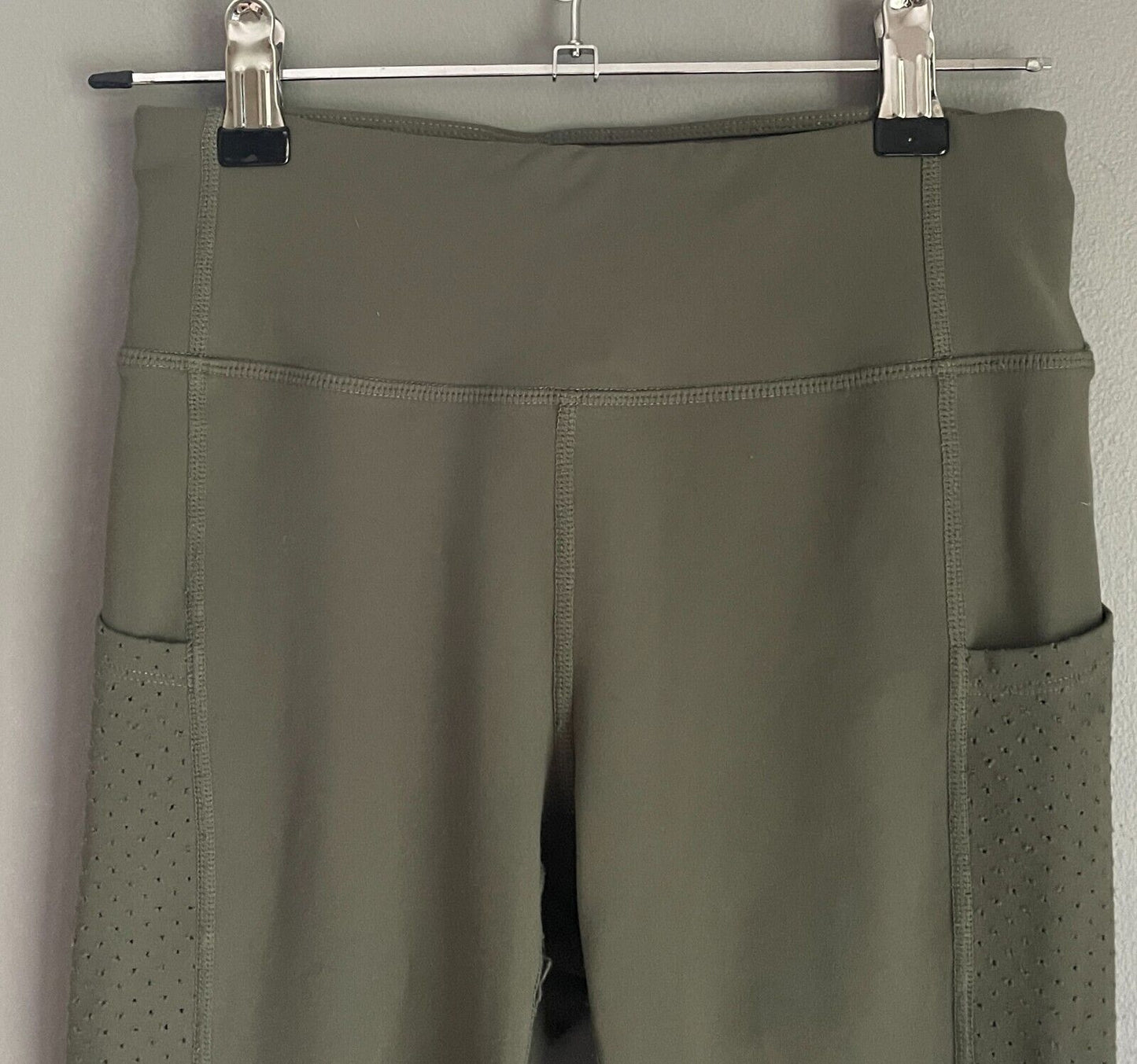 ROCKWEAR Leggings Khaki 3/4 Length Activewear Pants Perforated Pockets Siz 6 NEW