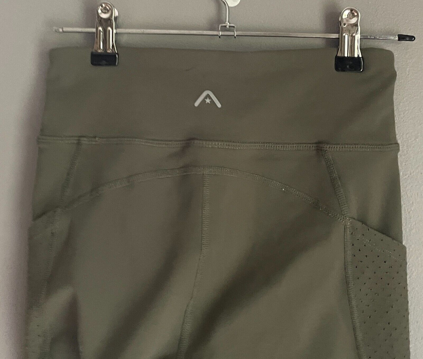 ROCKWEAR Leggings Khaki 3/4 Length Activewear Pants Perforated Pockets Siz 6 NEW