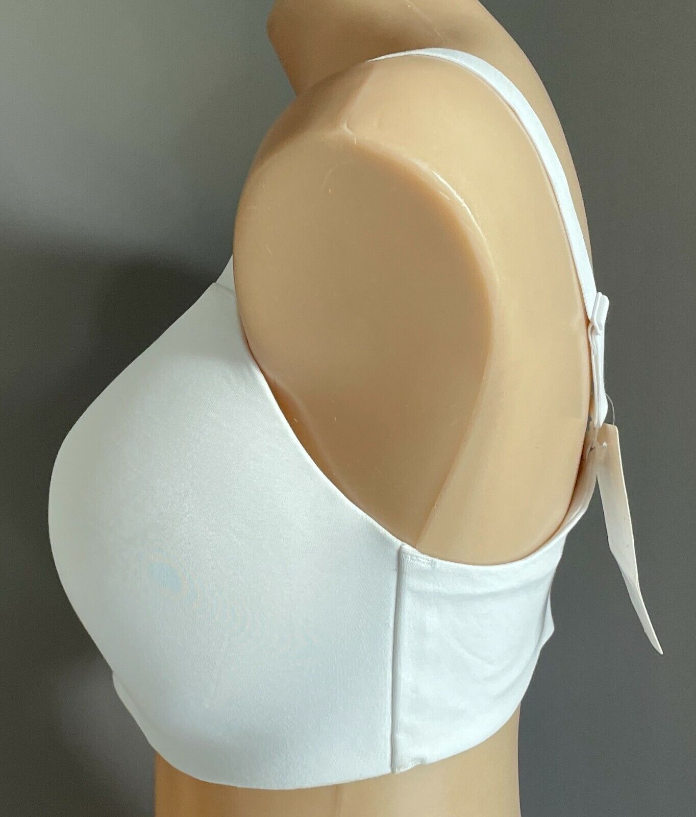 UNIQLO "Beauty Light" Bra 16 18 E F G White Wireless Smooth Moulded Ladies NEW