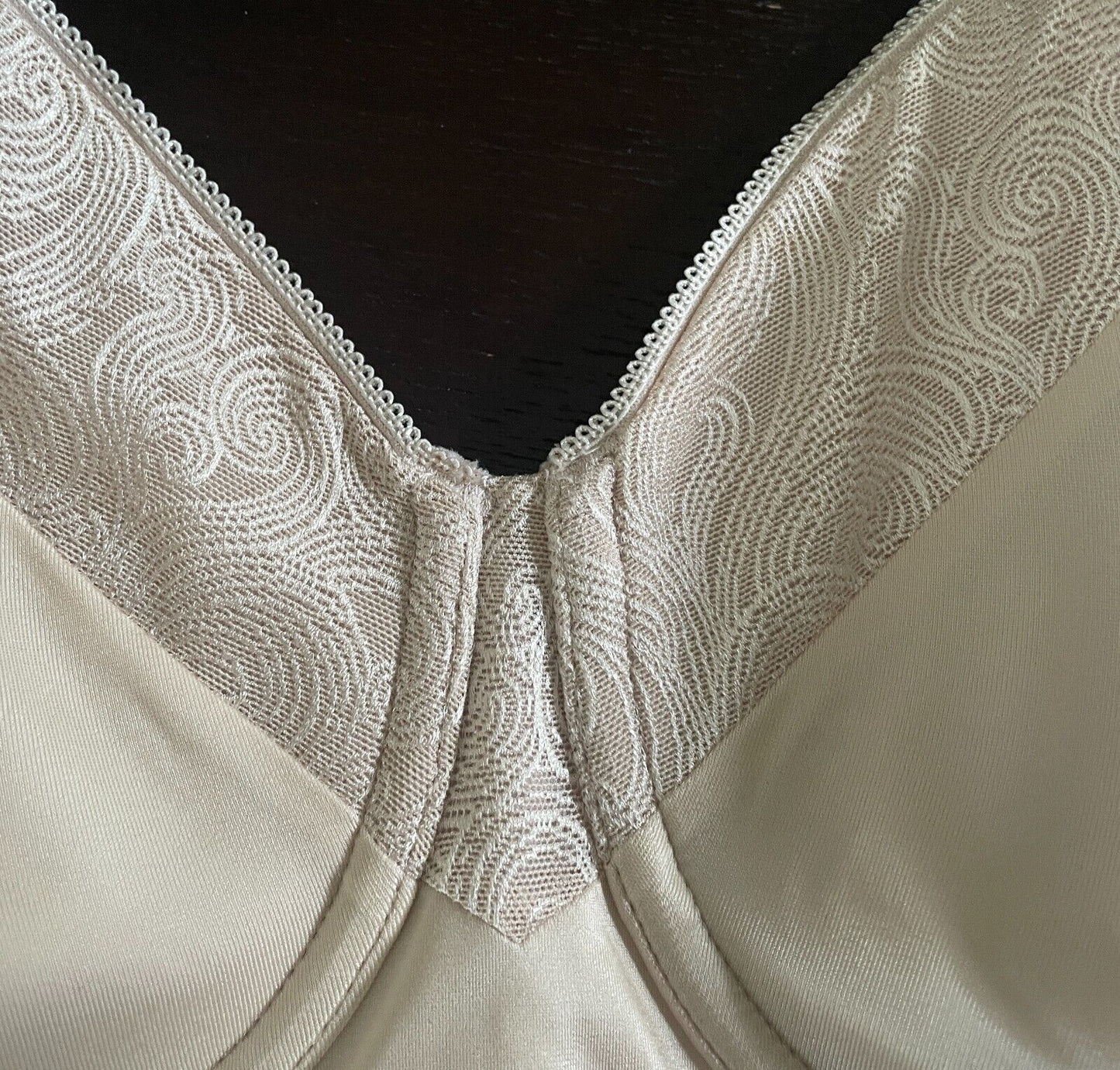 PLAYTEX Bra 20C Beige Secrets Undercover Slimming Adjustable Underwire 4S83 20 C