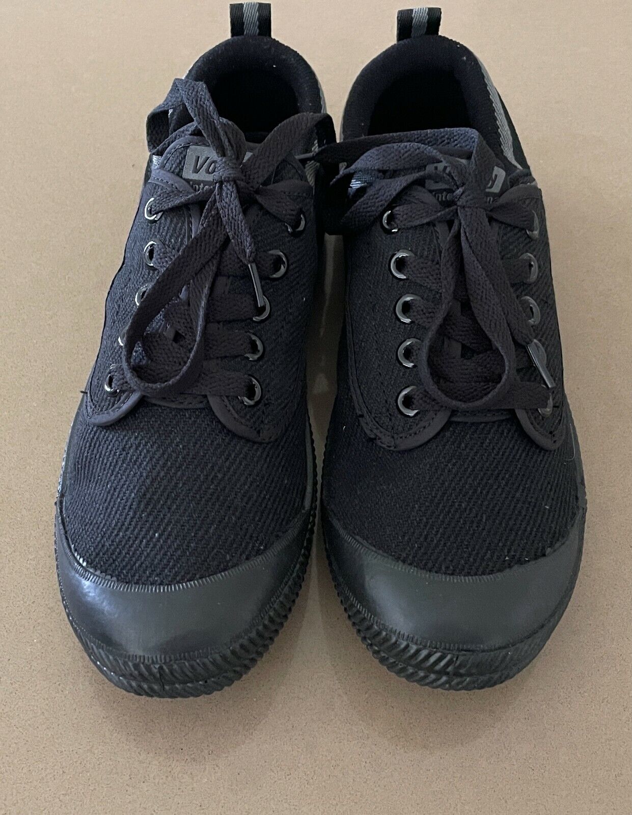 Mens DUNLOP VOLLEY Sport Shoes Black Grey Trim Lace Up Sneakers US9 UK8 NOS NEW