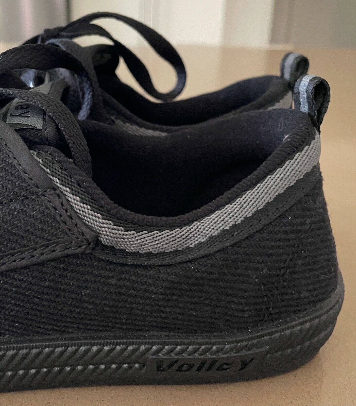 Mens DUNLOP VOLLEY Sport Shoes Black Grey Trim Lace Up Sneakers US9 UK8 NOS NEW