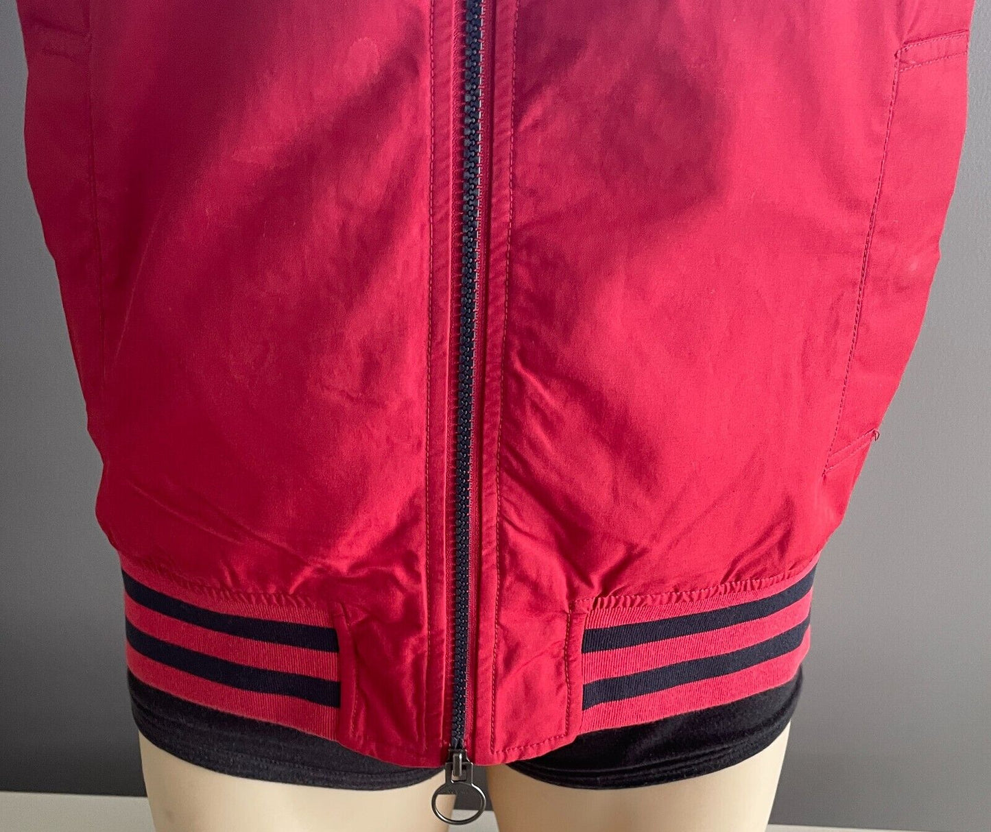 M J BALE Voyager Collection Mens Size M Red Navy Dray Gilet Vest Jacket Full Zip