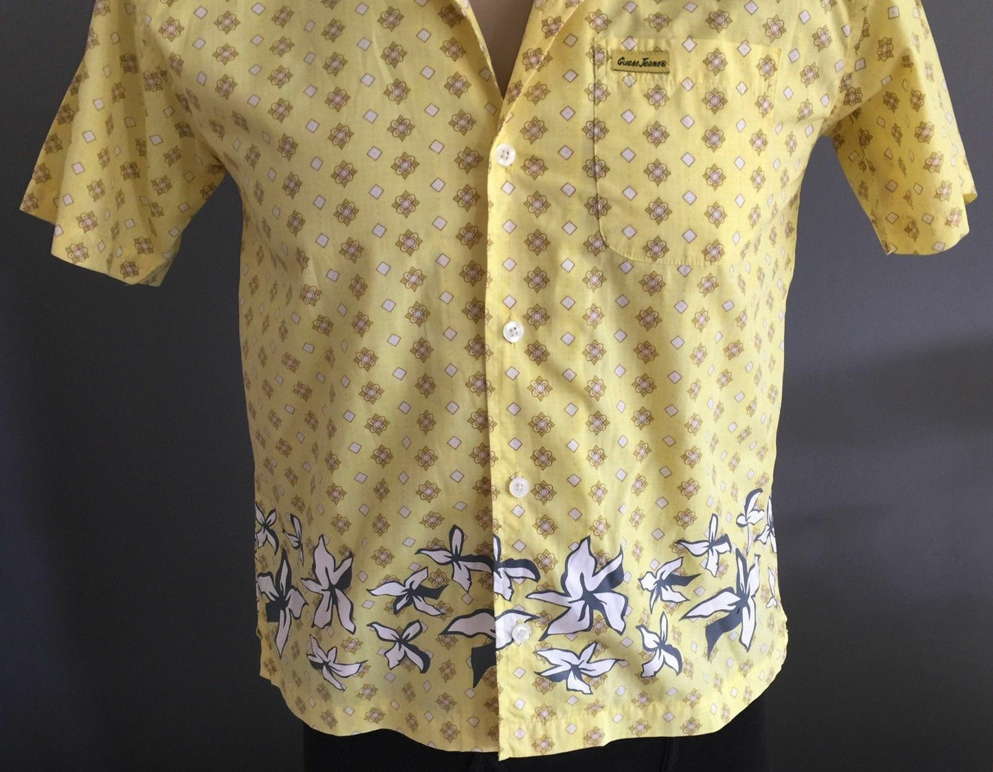 GUESS Hawaiian Shirt Short Sleeve Yellow Bright Hibiscis Border Mens Size S