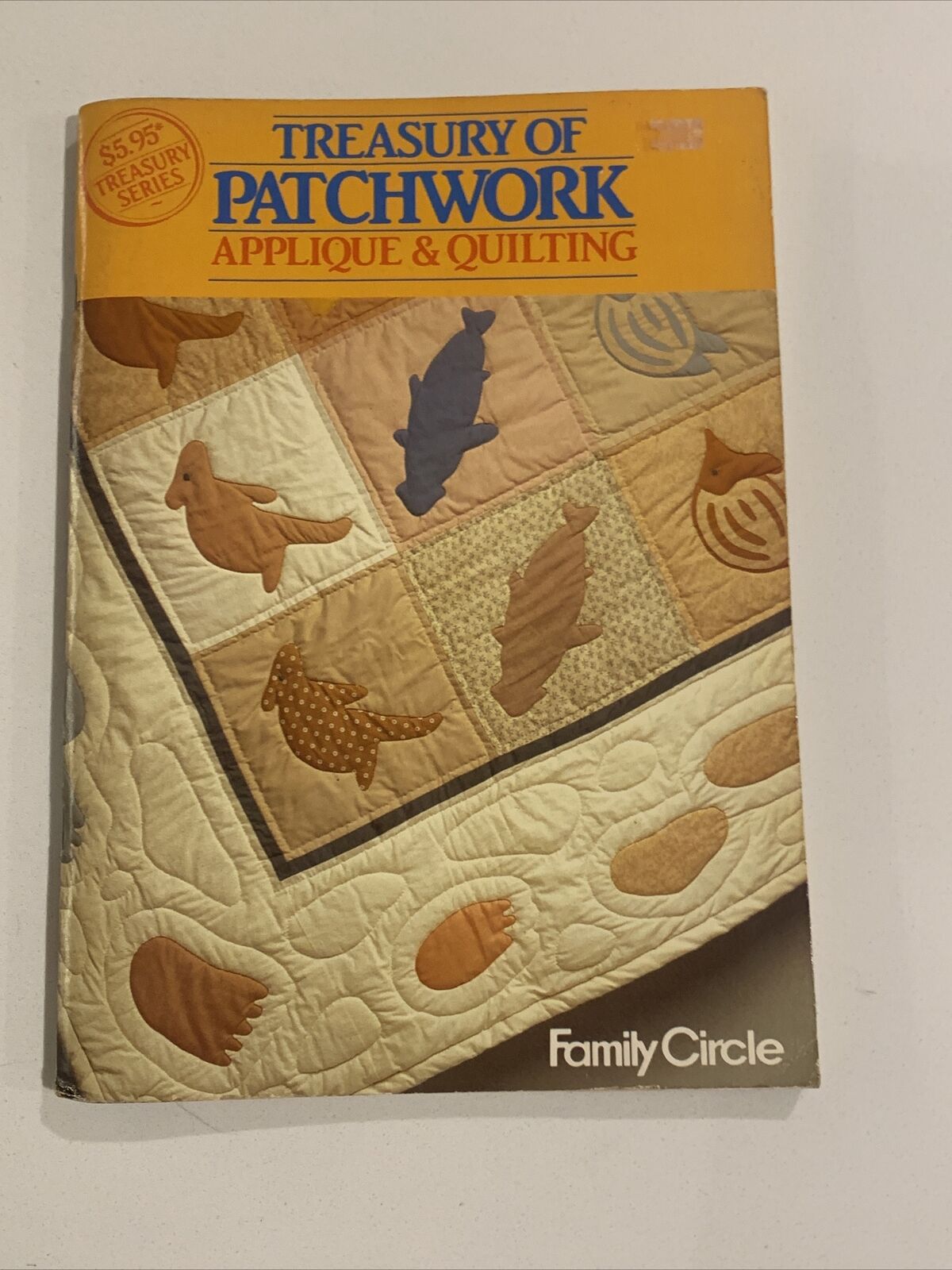 TREASURY OF PATCHWORK Applique & Quilting Book Family Circle Cushions Kimono PB