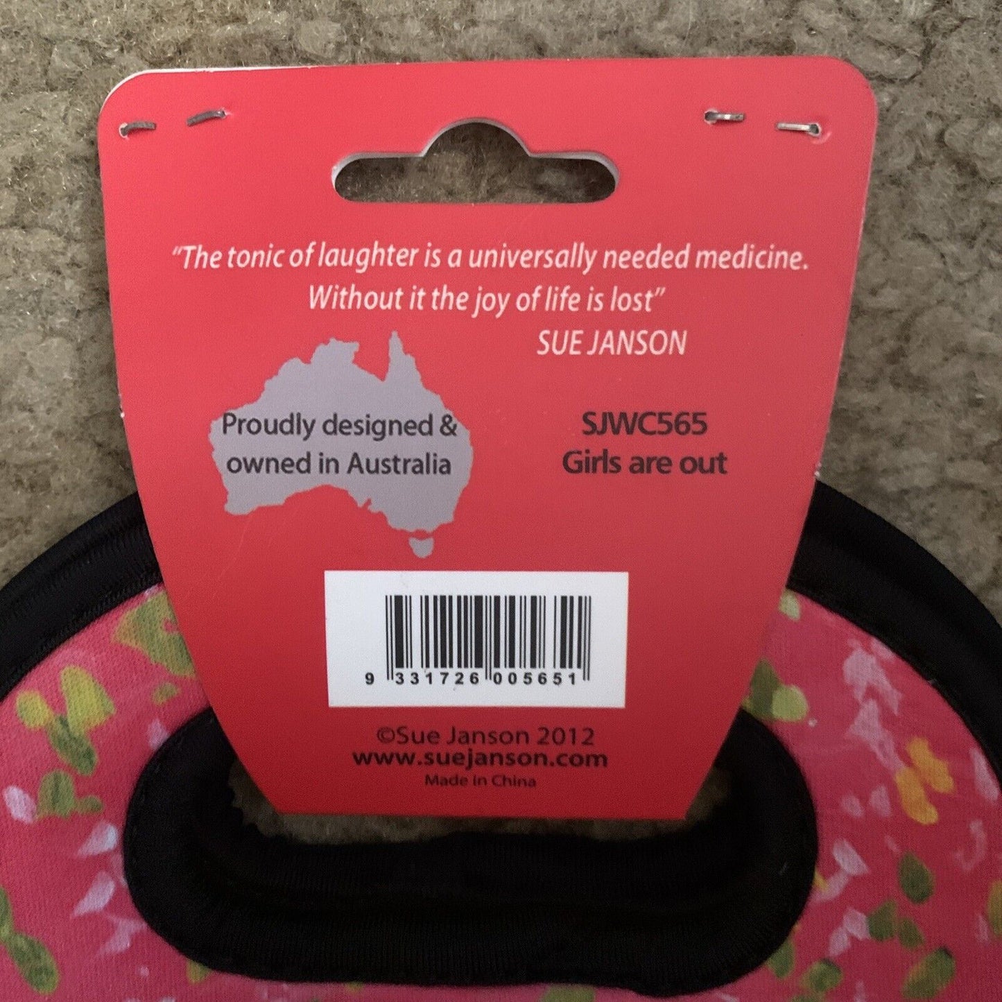 WINE SAC ‘ Girls Are Out’  Sue Janson Australia Design Neoprene Novelty Gift NEW