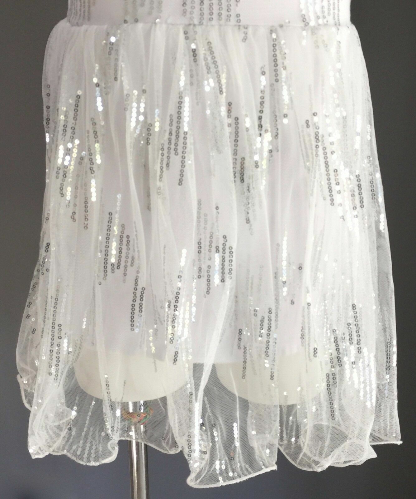 New Girls CANDY THREADZ Party Dress Sleeveless White & Silver Sequin Size 4 5