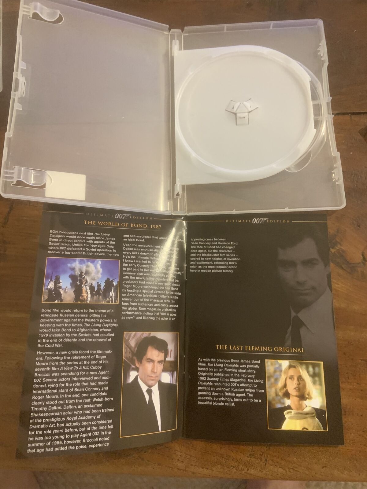EMPTY CASE & Booklet ONLY 007 The Living Daylights James Bond   *NO DISCS