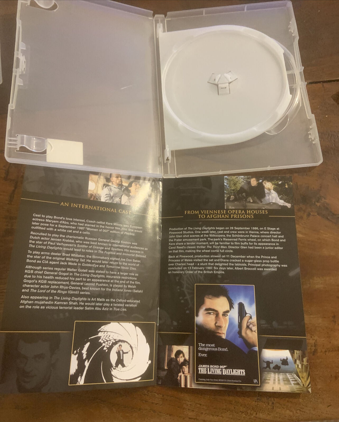 EMPTY CASE & Booklet ONLY 007 The Living Daylights James Bond   *NO DISCS