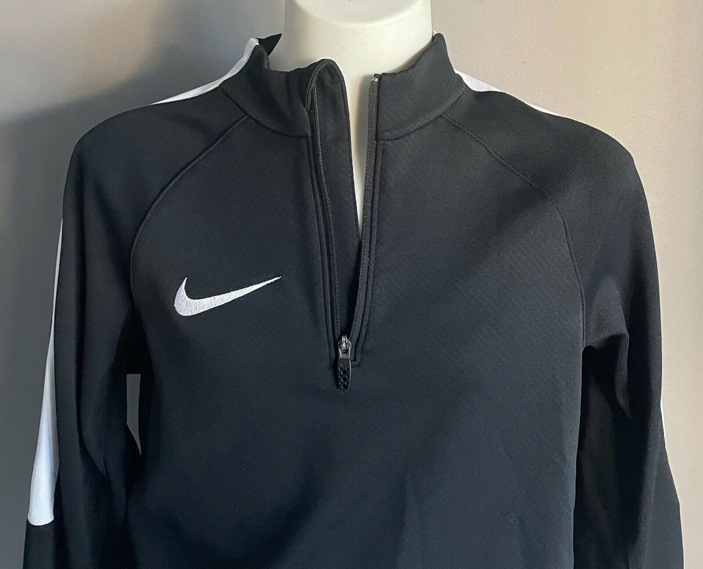 NIKE Dri-Fit Black & White Trim 1/2 Zip Long Sleeve Top S 8 10 Height 128 137cm