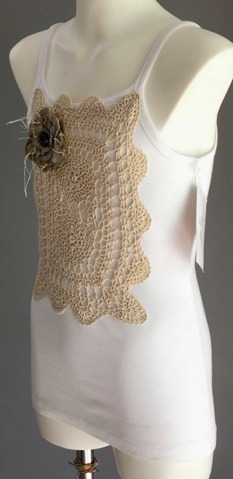 New Girls BUBBLES & BUTTERCUPS White Tank Top Beige Crochet Floral Trim Size 10