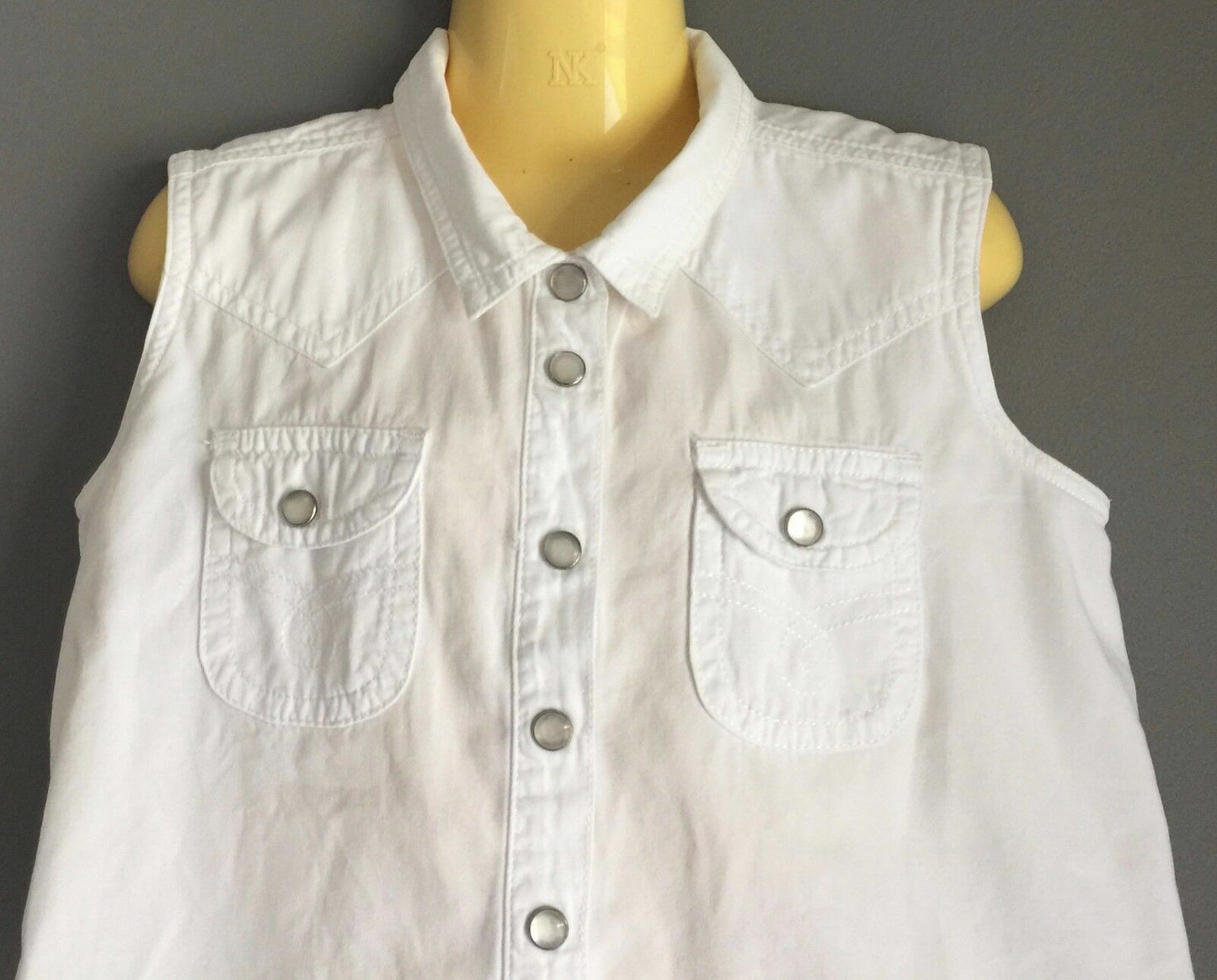 New Girls FRED BARE Shirt White Sleeveless Blouse Size 4 Stylish Casual