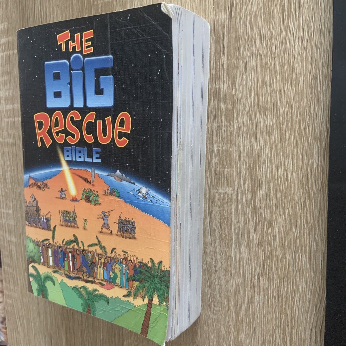 THE BIG RESCUE BIBLE Contemporary English Version Illustrated PB 1642 pages