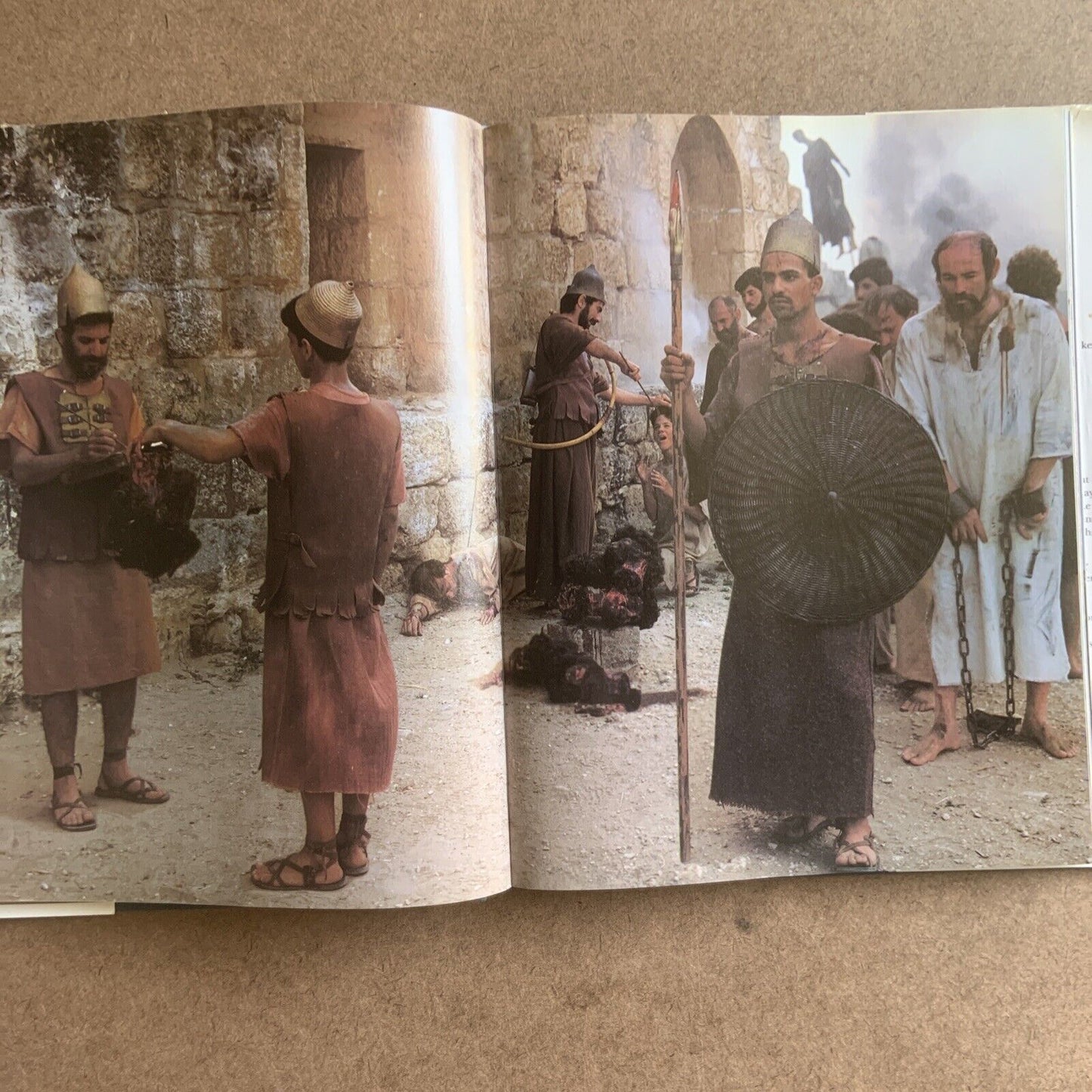 THE BIBLE ALIVE A Photographic Witness of the Great Events of the Bible Joh HCDJ