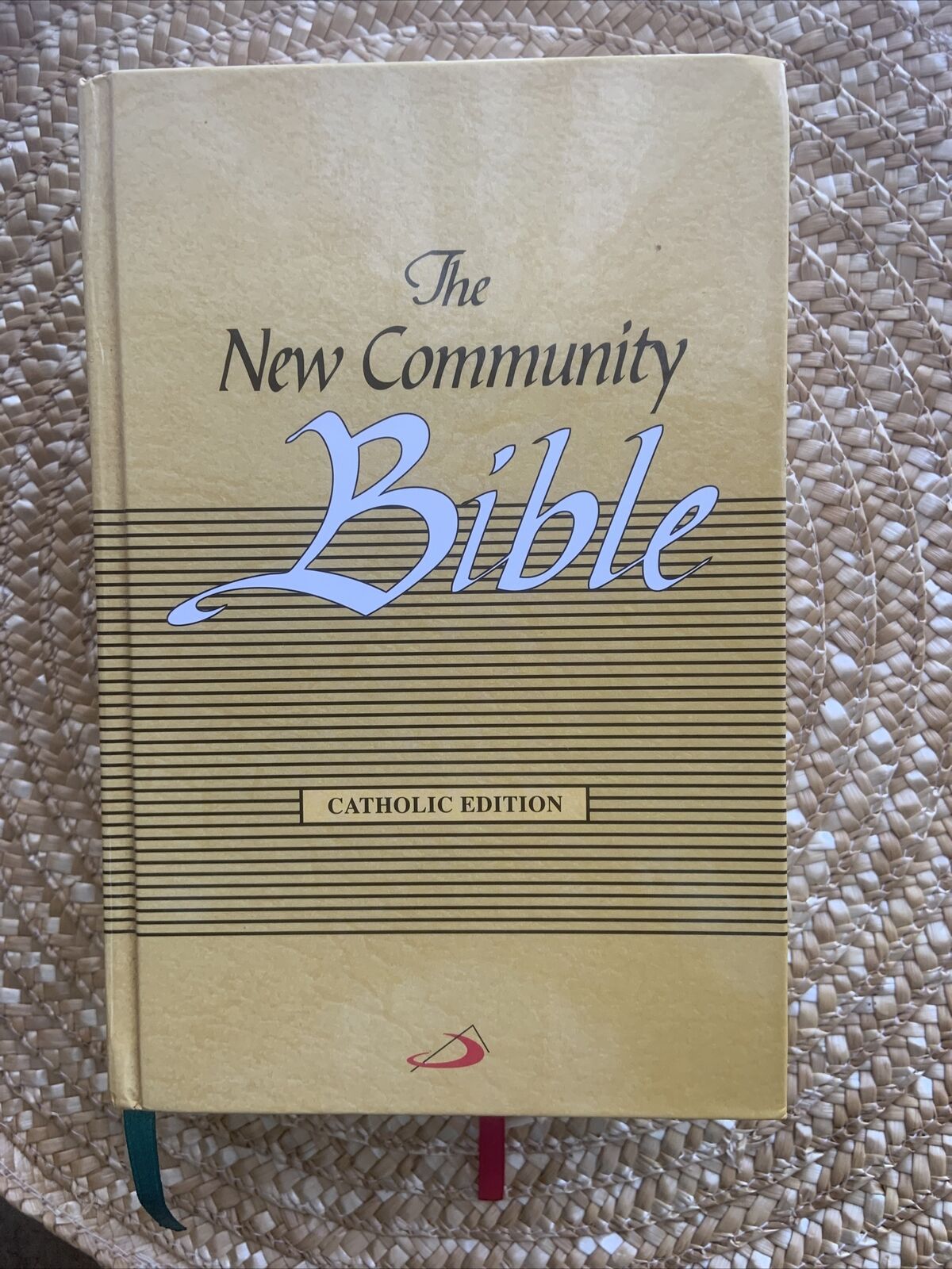 THE NEW COMMUNITY BIBLE Catholic Edition HC 2012 Fine Paper 2 Ribbons Beautiful