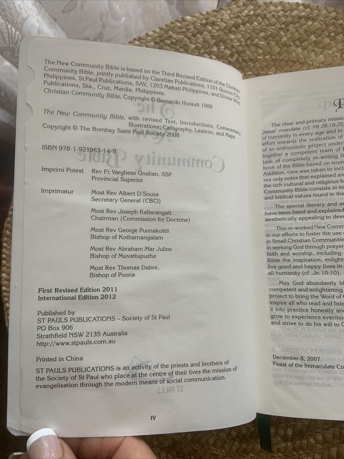 THE NEW COMMUNITY BIBLE Catholic Edition HC 2012 Fine Paper 2 Ribbons Beautiful