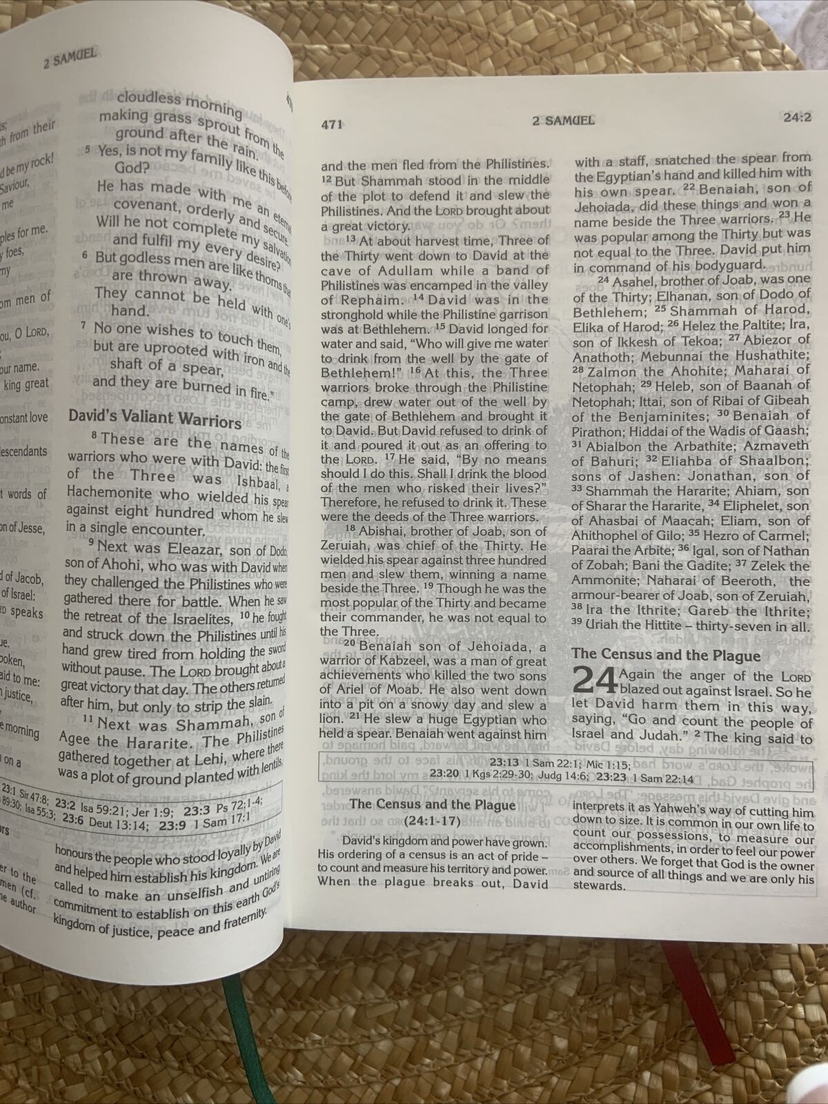 THE NEW COMMUNITY BIBLE Catholic Edition HC 2012 Fine Paper 2 Ribbons Beautiful
