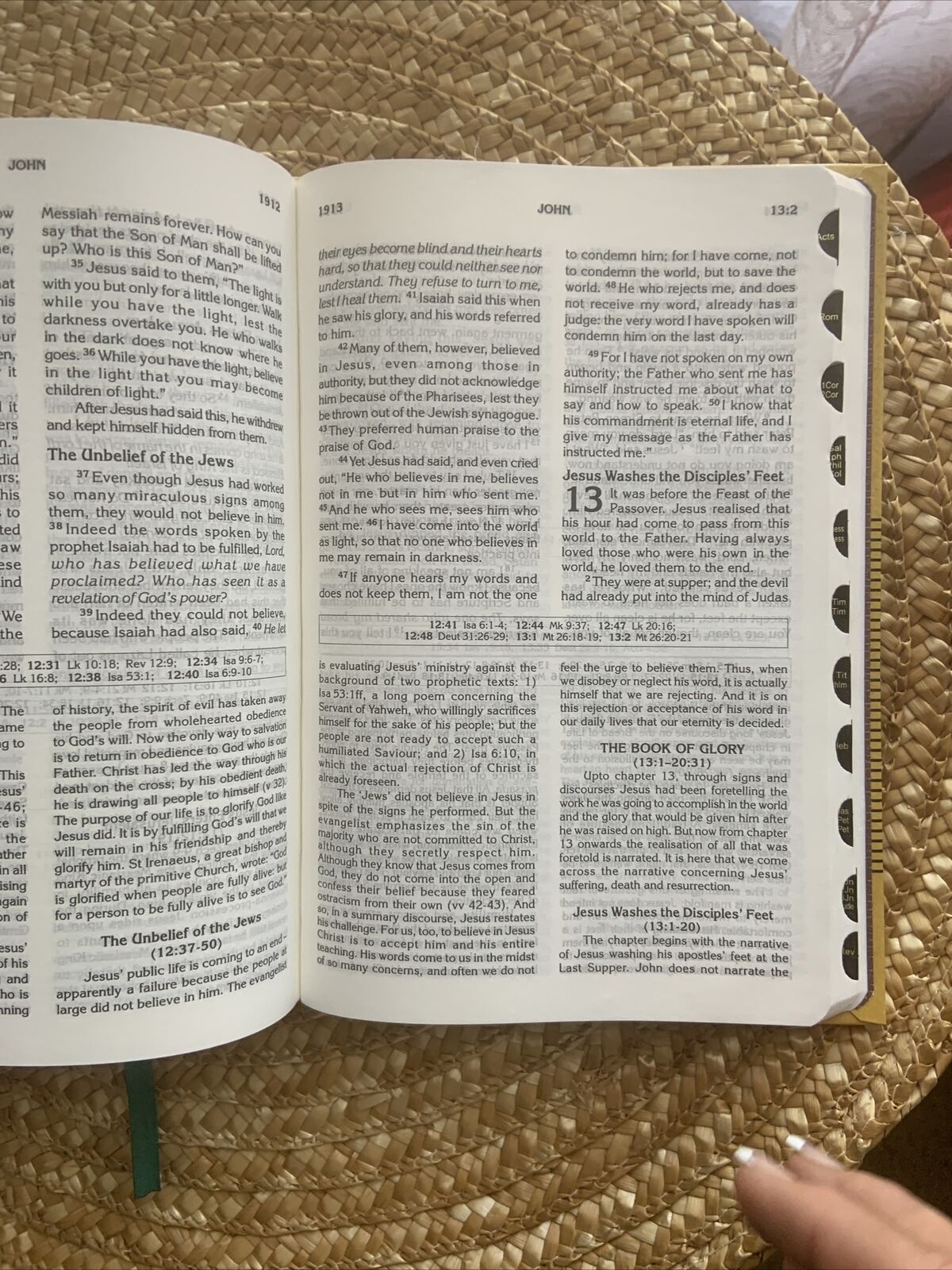 THE NEW COMMUNITY BIBLE Catholic Edition HC 2012 Fine Paper 2 Ribbons Beautiful