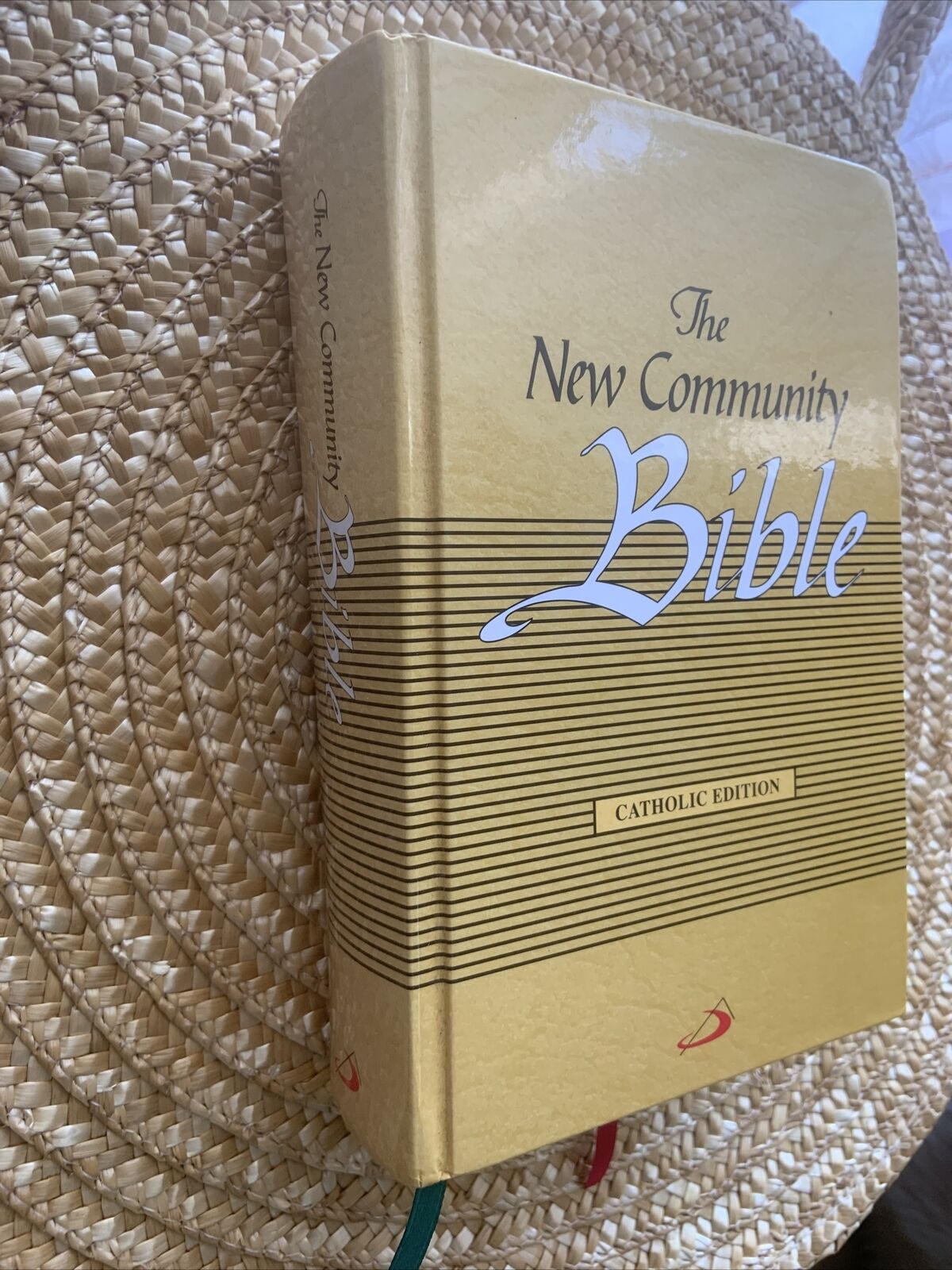 THE NEW COMMUNITY BIBLE Catholic Edition HC 2012 Fine Paper 2 Ribbons Beautiful