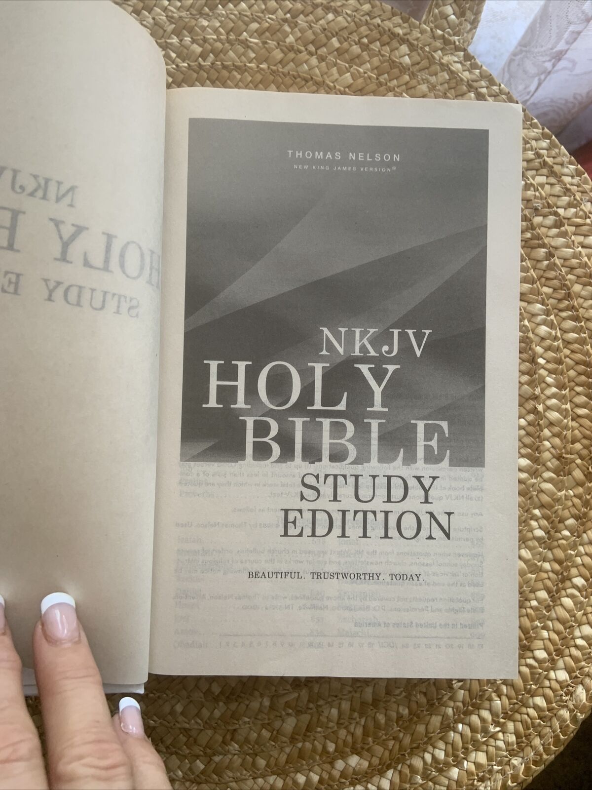 NKJV HOLY BIBLE Study Edition HC Book by Thomas Nelson 1982 Mint Condition