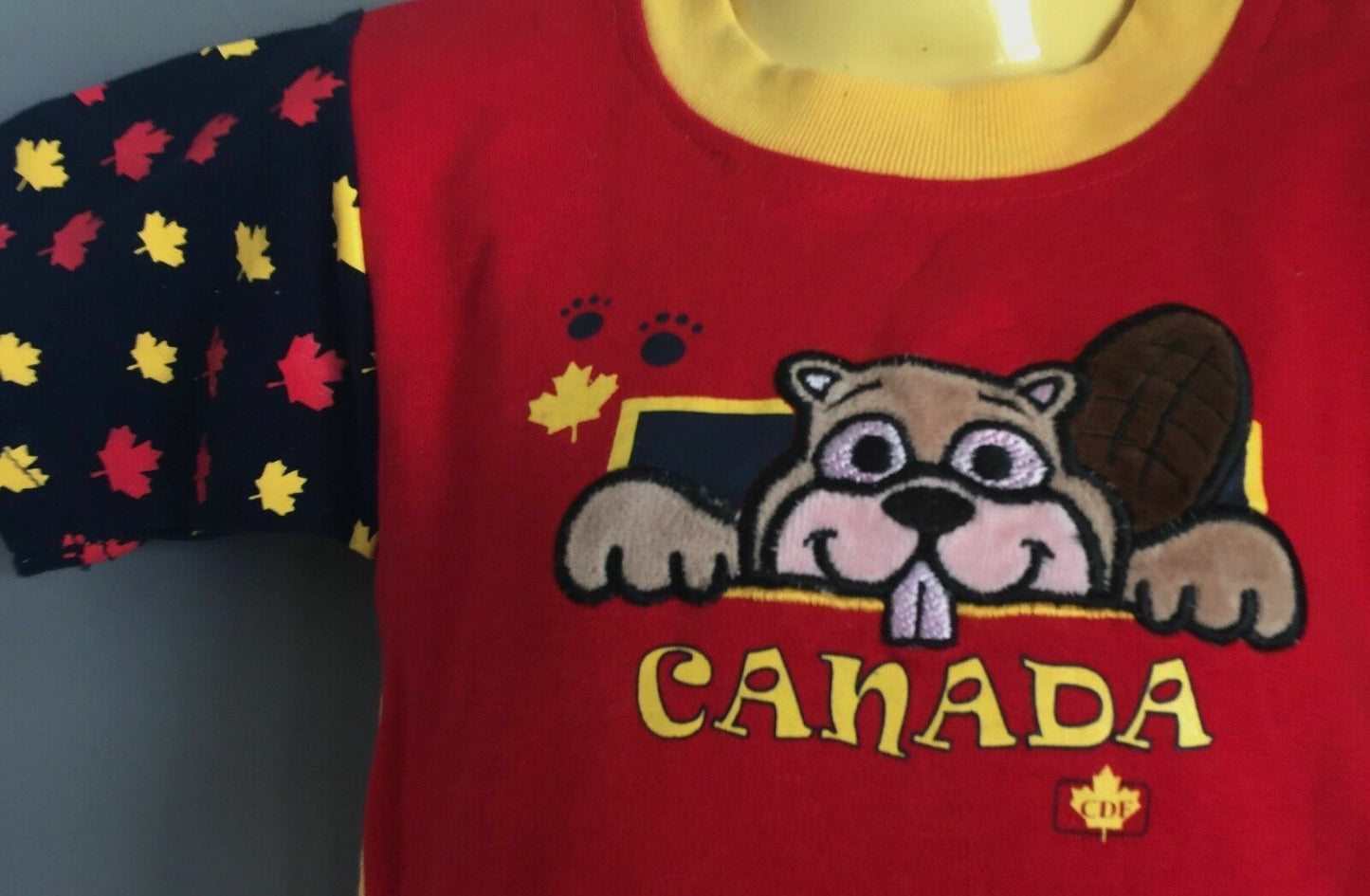 New Unisex CANADA Souvenir Tee Red Navy & Yellow T shirt Size 18 Months