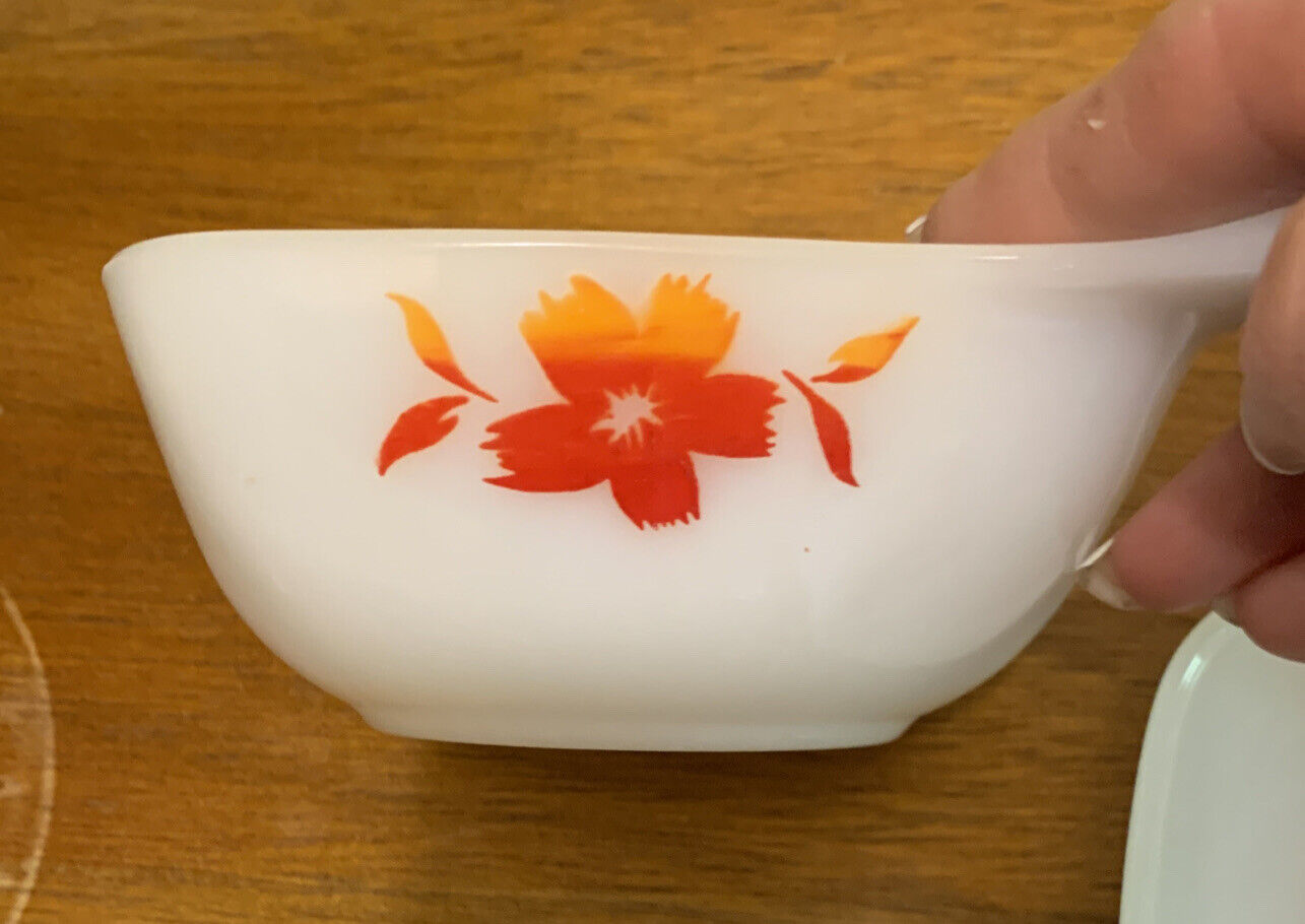 New CROWN CORNING 2x Bowls Ramekins Opal Milk Glass Orange Flower & Leaf Pattern