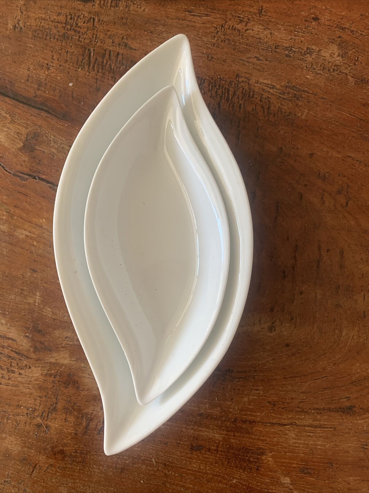 New LEAF NESTING BOWLS 2x 20cm| 15cm Design CYC CHINA WAVE  Curved