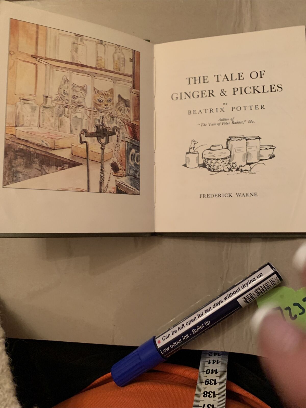 Mini HC BEATRIX POTTER " THE TALE OF GINGER AND PICKLES " 1987 F Warne & Co