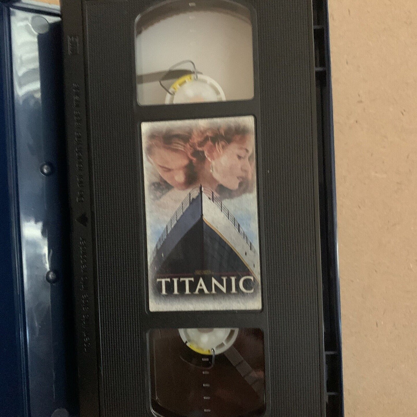 VHS TITANIC 1998 James Cameron Video Tape Cassette Hollywood DiCaprio Winslet