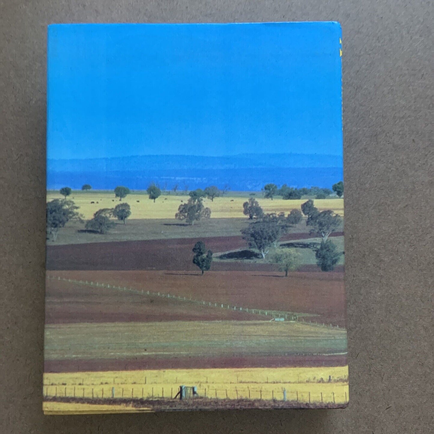 HC THE BOOK OF AUSTRALIA by Robert Wilson 1st Ed Large DJ Lansdowne Press 1982
