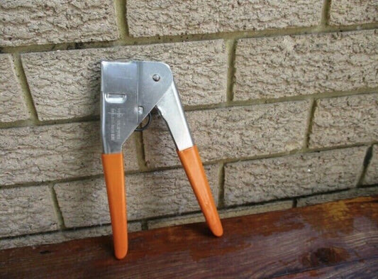 Vintage MAUN INDUSTRIES RIVET GUN TOOL 5012-230 England Hansa