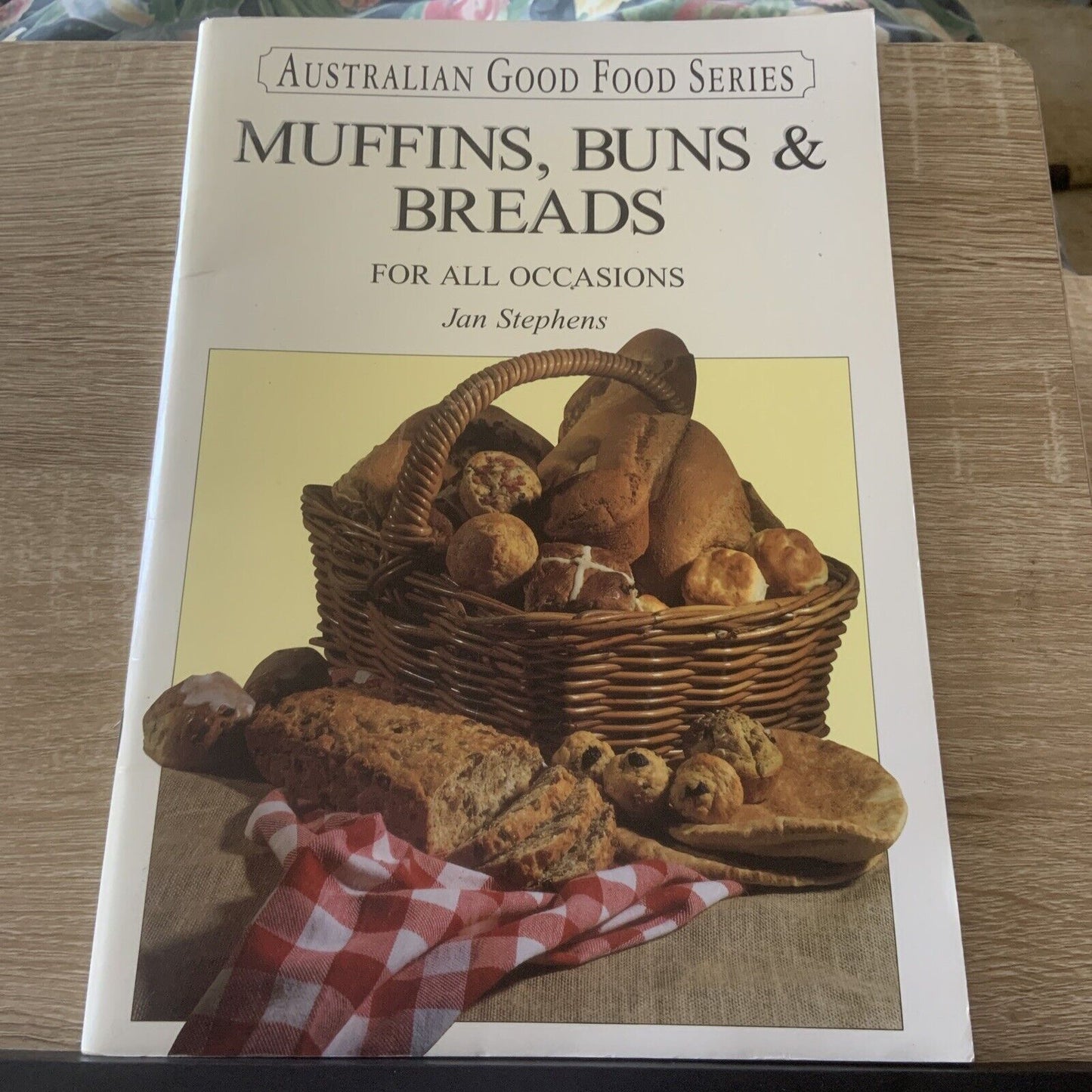 Cookbook MUFFINS BUNS & BREADS Jan Stephens Australian Good Food Series PB