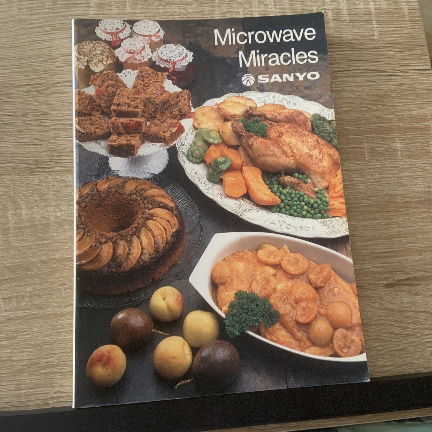 Cookbook MICROWAVE MIRACLES Nolene Warren Sanyo Electric SF4871  Japan PB 1980s