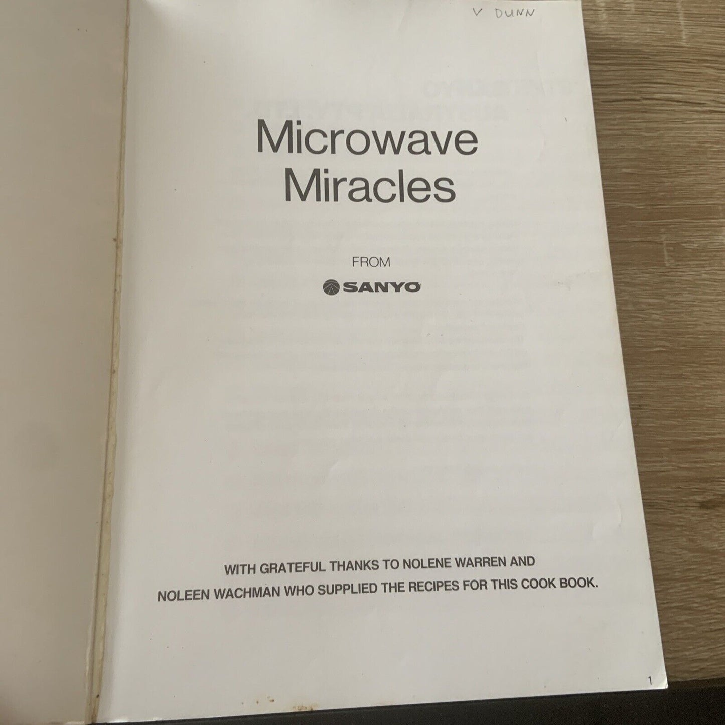 Cookbook MICROWAVE MIRACLES Nolene Warren Sanyo Electric SF4871  Japan PB 1980s