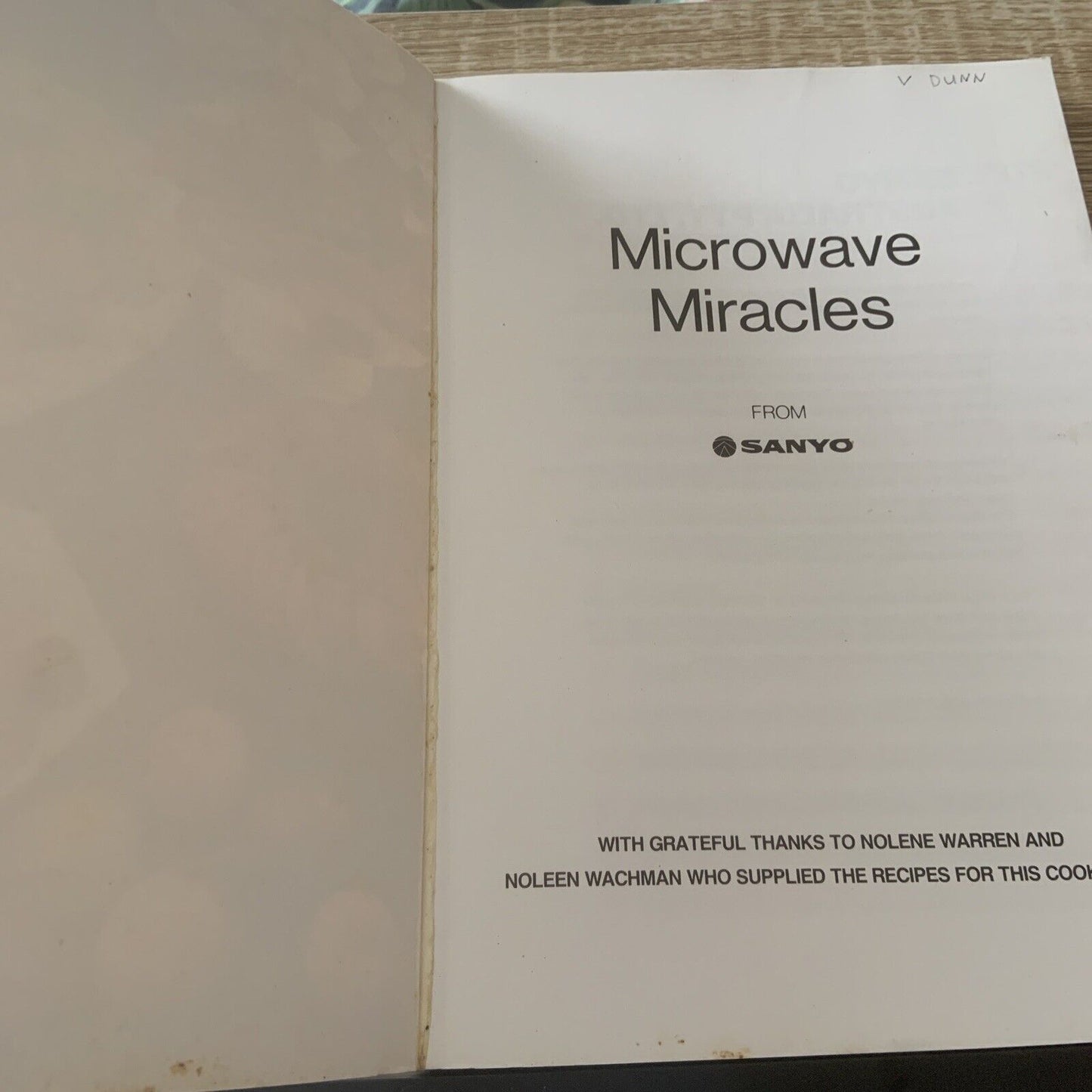 Cookbook MICROWAVE MIRACLES Nolene Warren Sanyo Electric SF4871  Japan PB 1980s