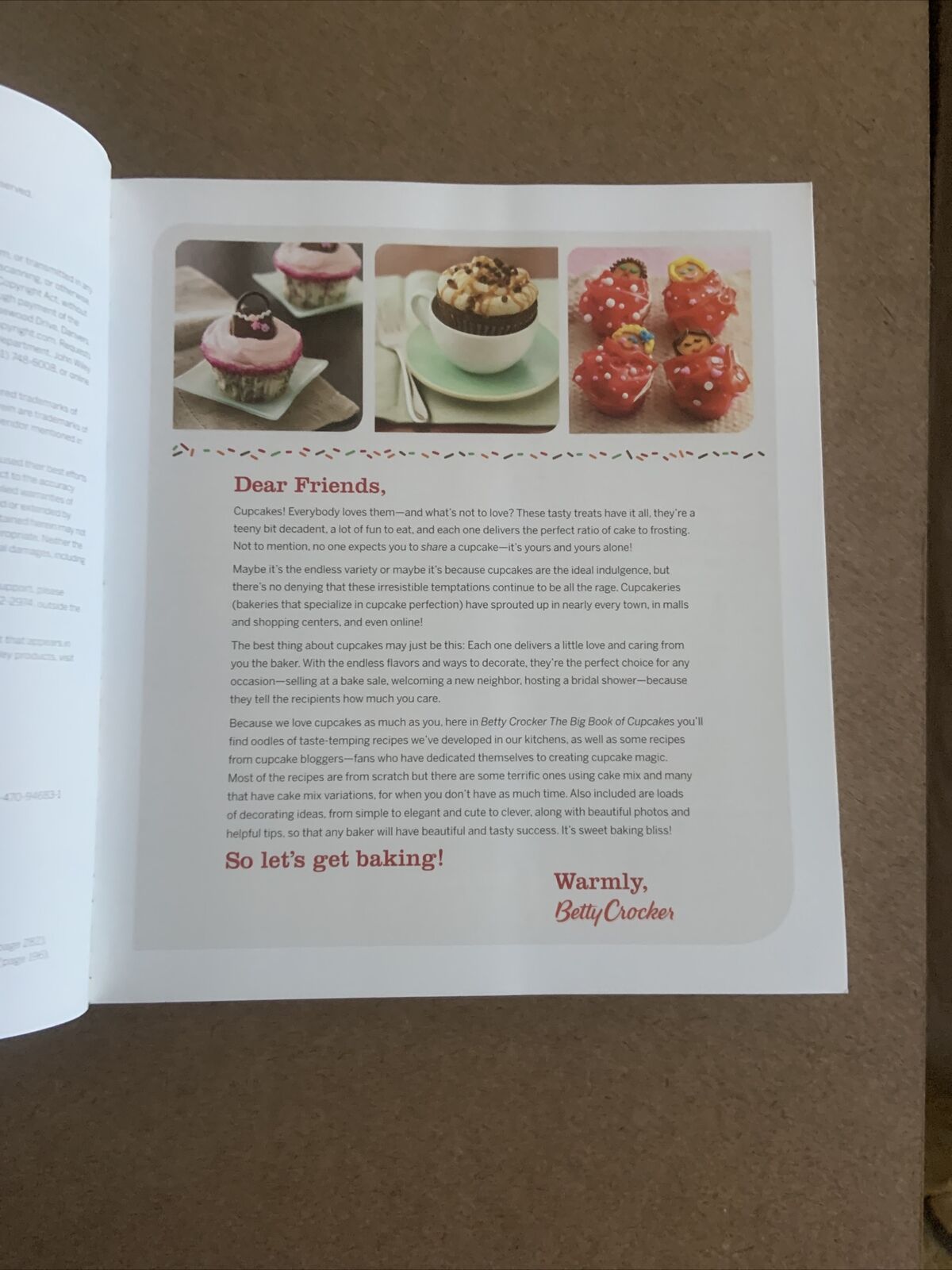 Cookbook BETTY CROCKER The Big Book of Cupcakes Recipes Cakes Baking PB New